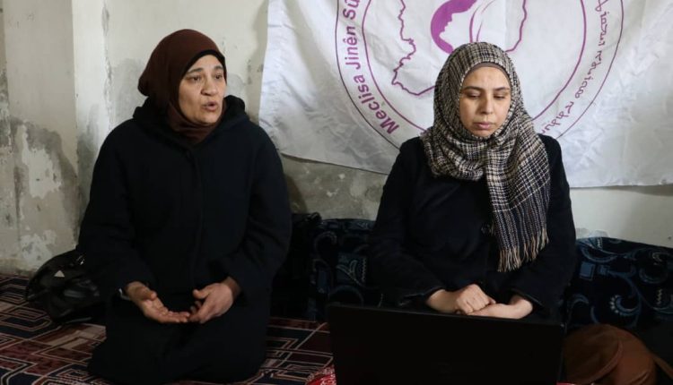 "الطلاق الصامت" عنوان محاضرة لنساء احياء الكومينات في الرقة.